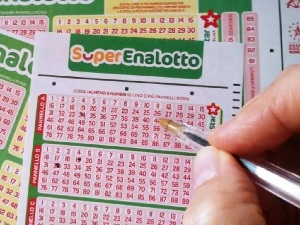 Lotería SuperenaLotto de Italia