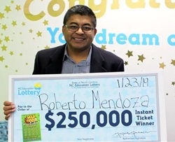 Roberto Mendoza, cocinero filántopo ganador de lotería.